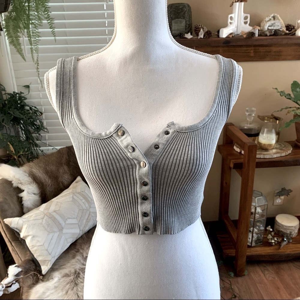 💚2/$10 Crop Tank Top Snap Front Grey